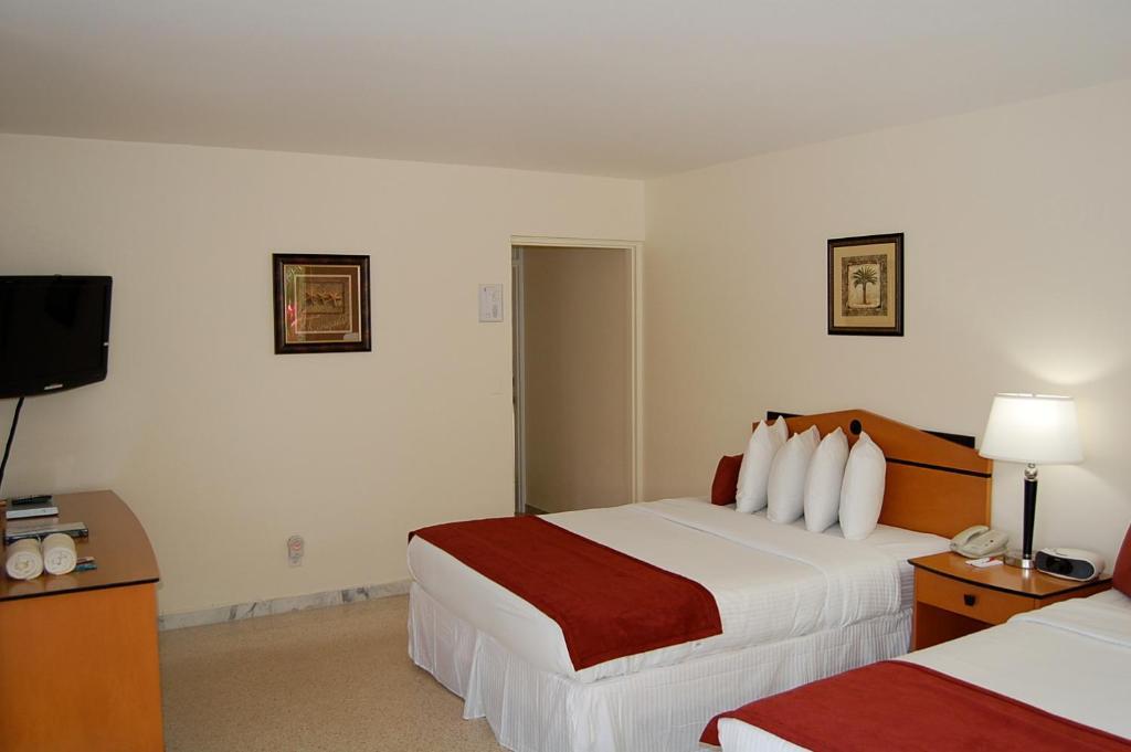 Alcazar Resort- Gay Mens Resort Fort Lauderdale Room photo